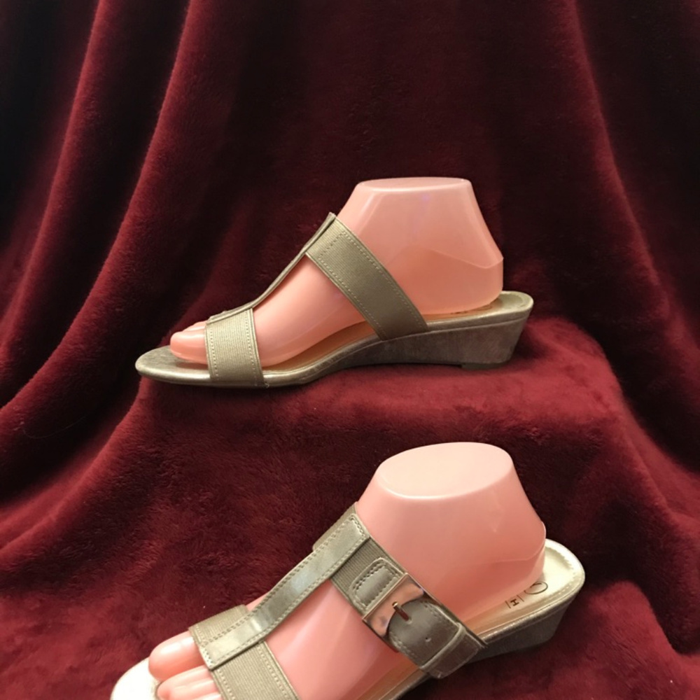 Impo Stretch Gold T-strap Sandal, 9M